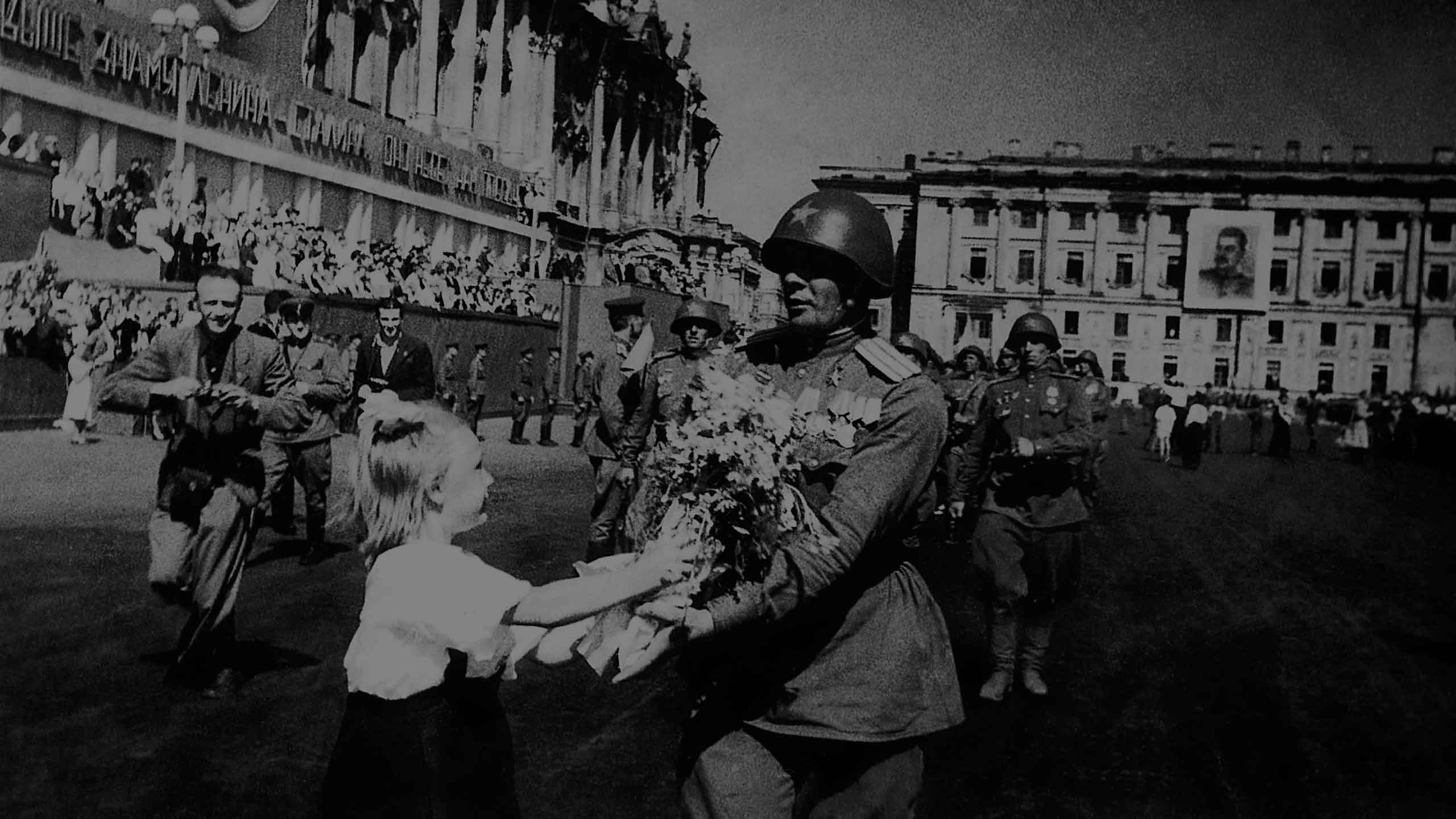 Фото года войны победа. Победа май 1945 ВОВ. Салют Победы в Берлине 1945. Салют Победы 9 мая 1945. Кадры Победы 1945.