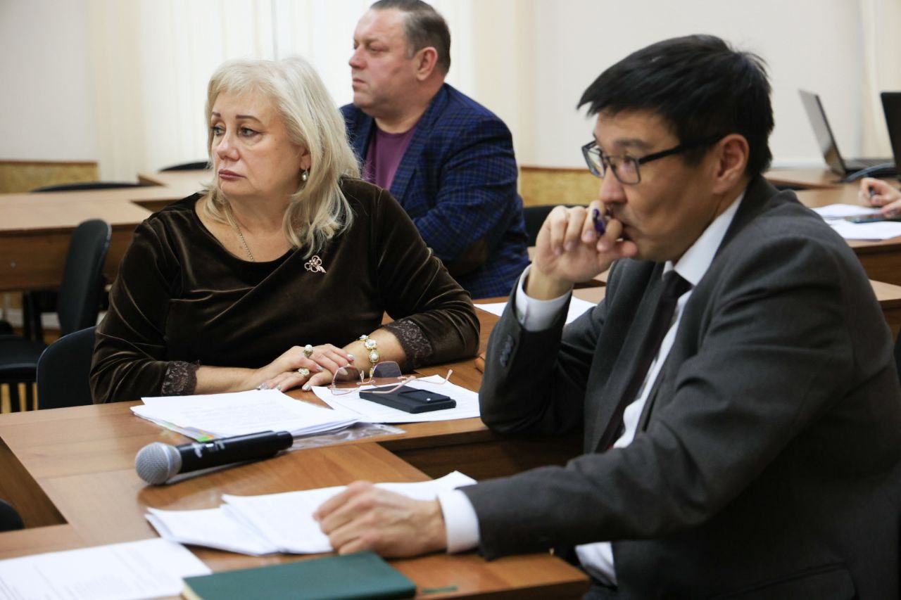 photo_5233215374856228333_y