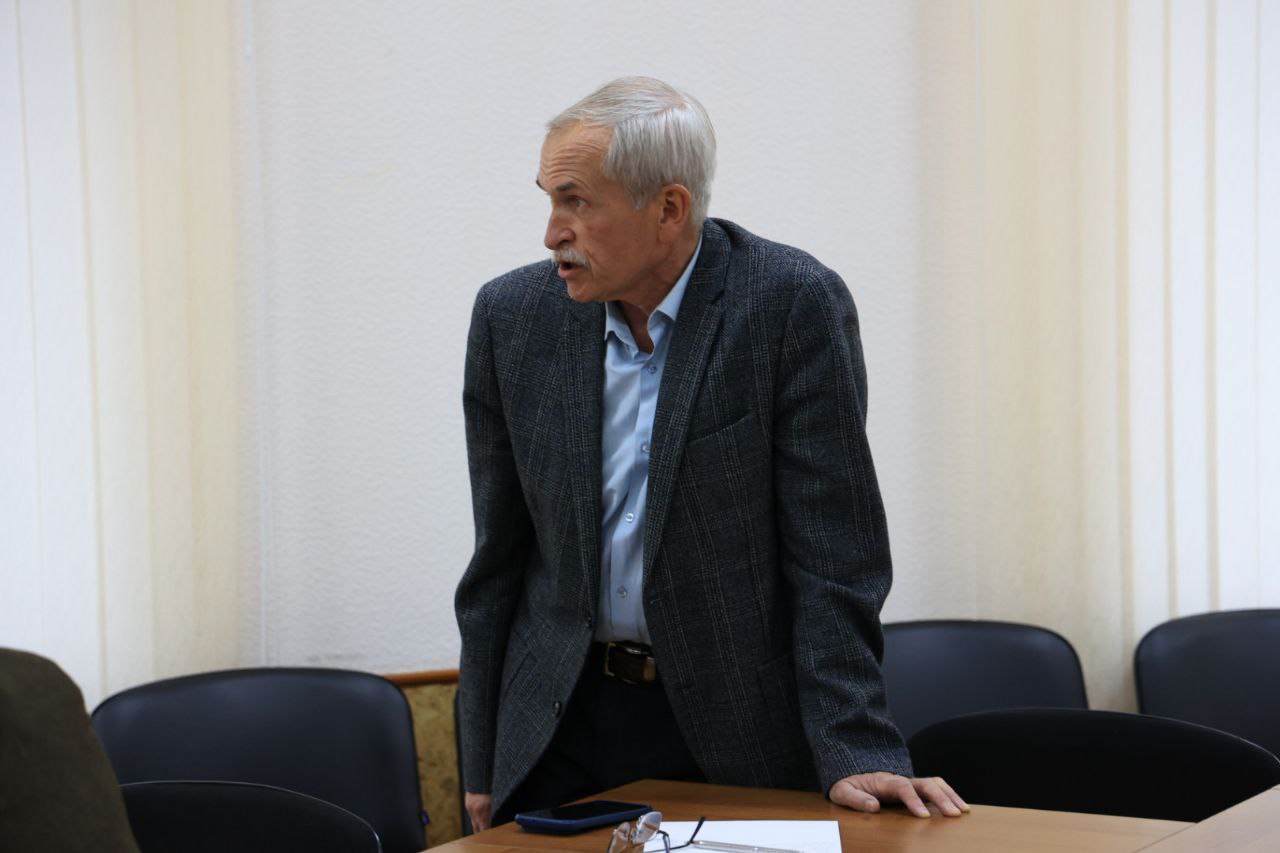 photo_5233215374856228339_y