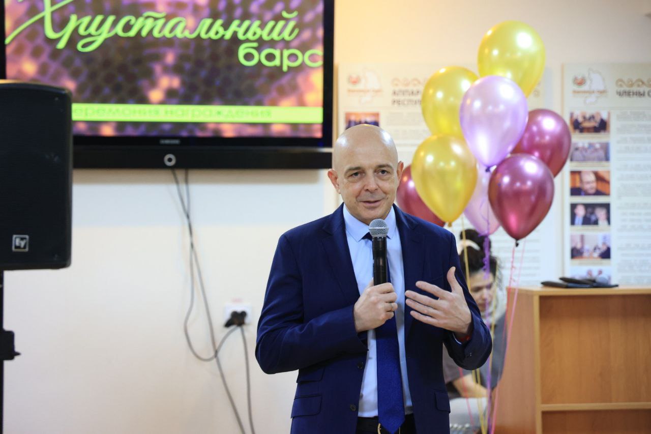 photo_5354937075897143522_y