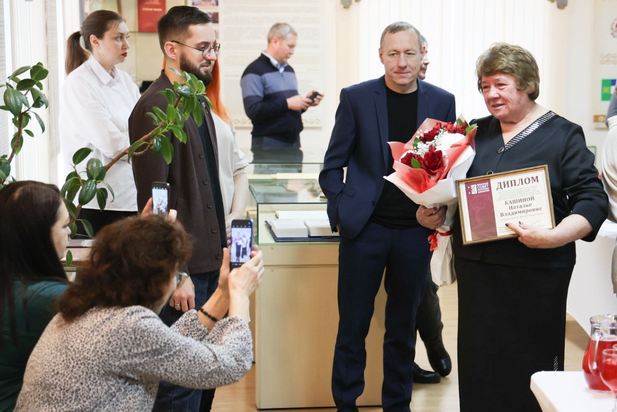 photo_5354937075897143525_y