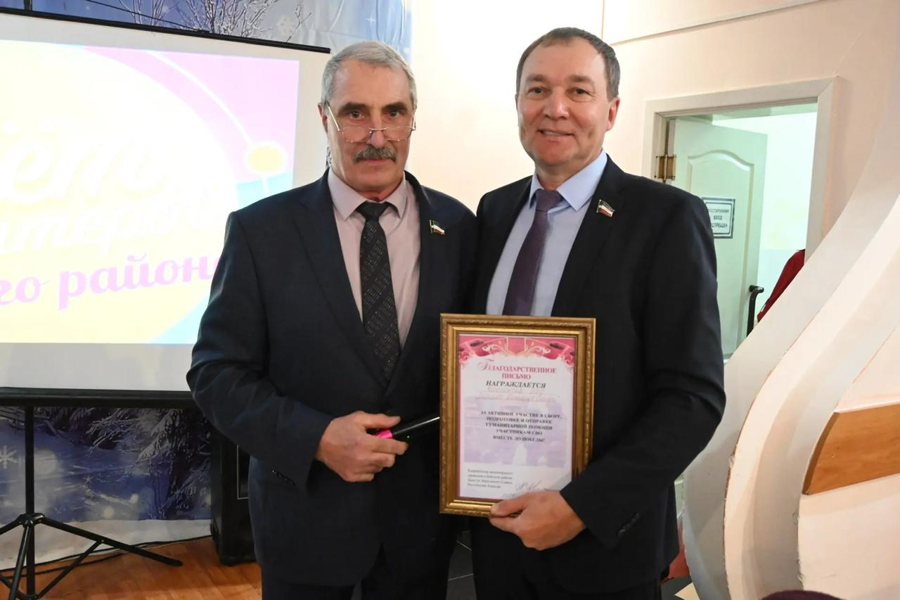 photo_5418375108658663654_y