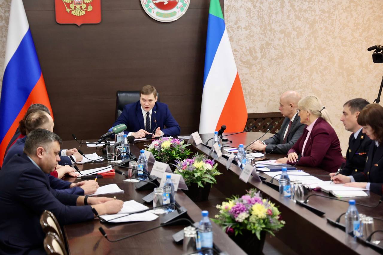 photo_5273861845833947060_y