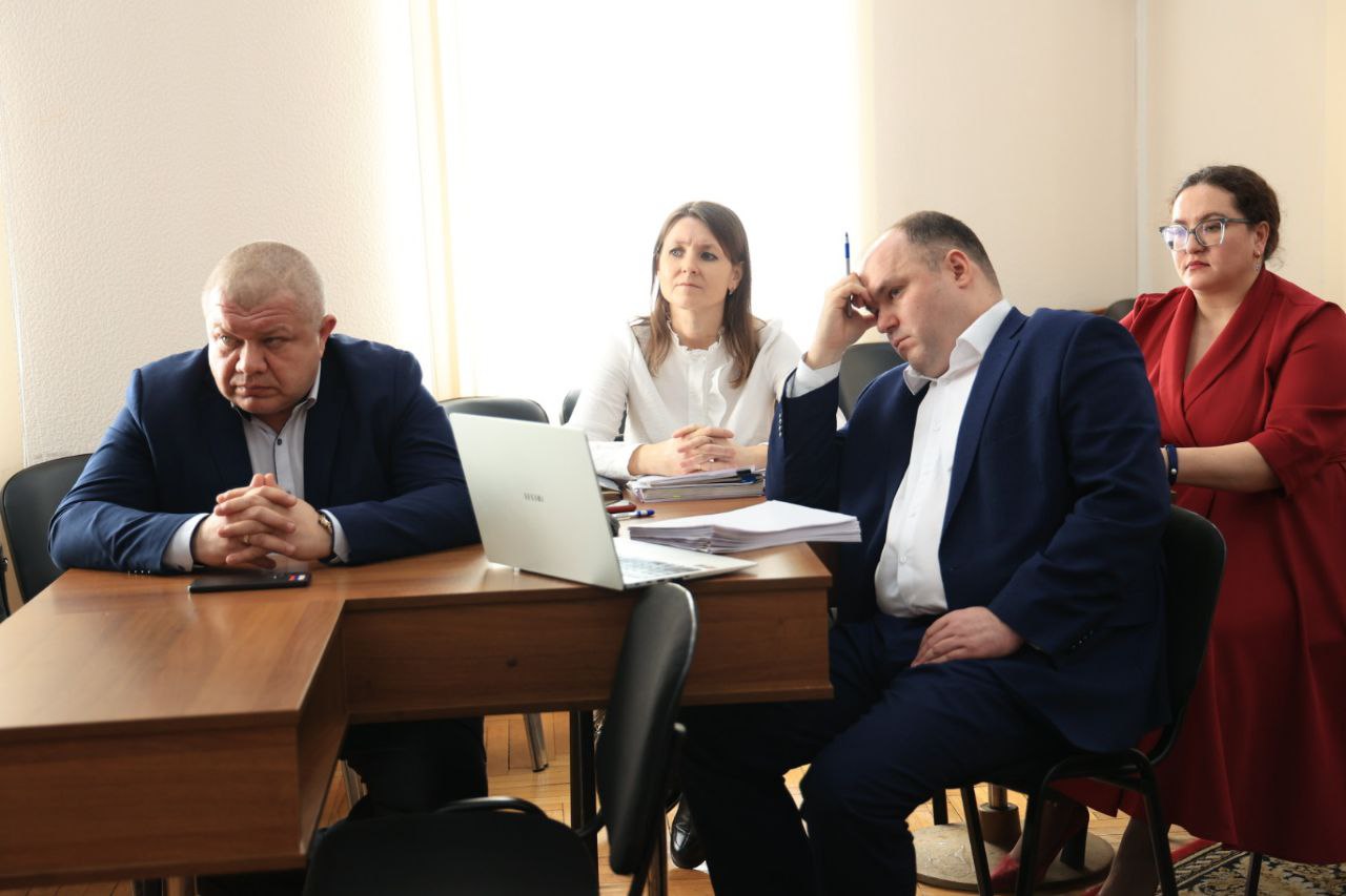 photo_5301037598564357458_y