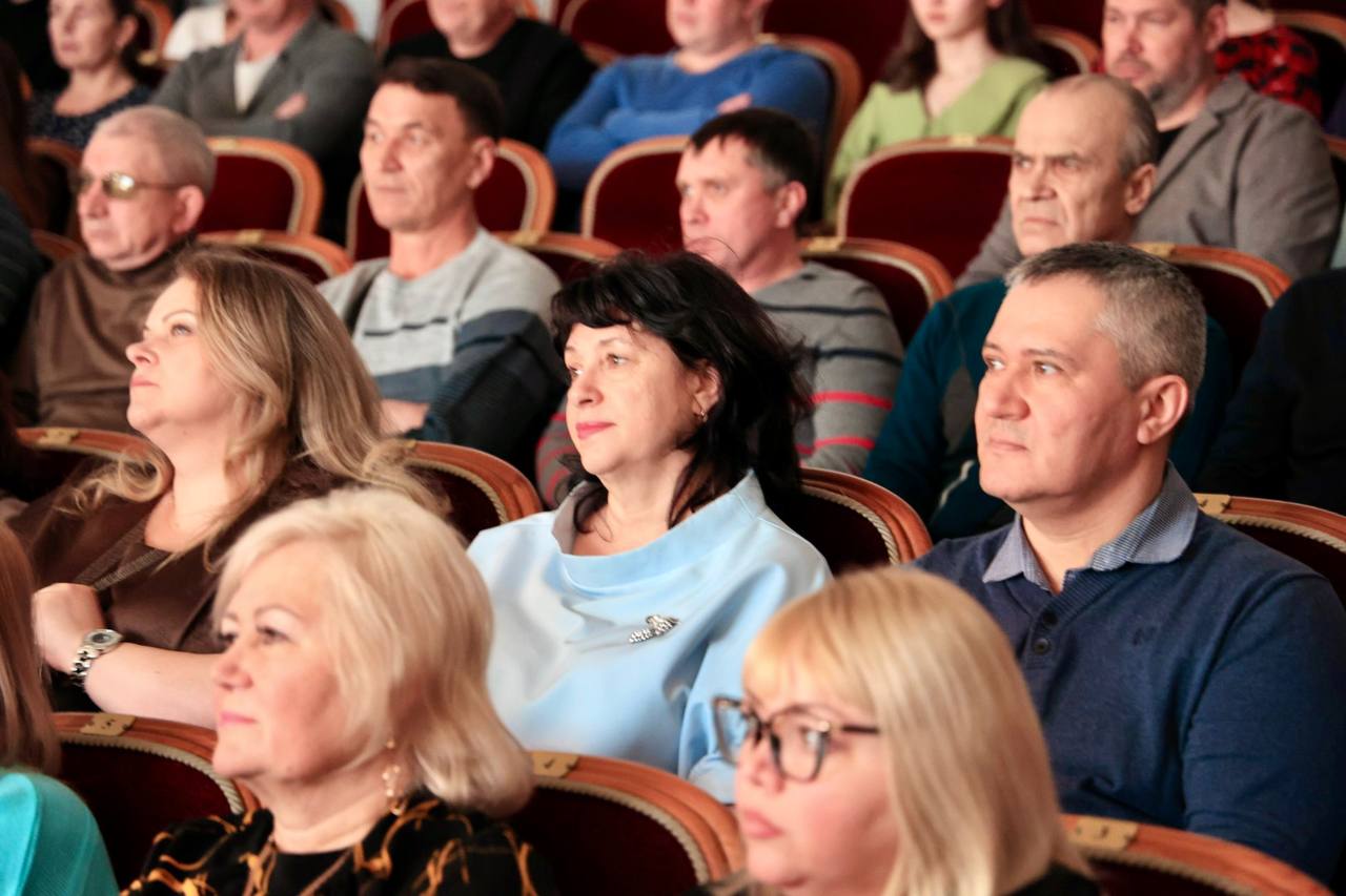 photo_5305338544454833981_y